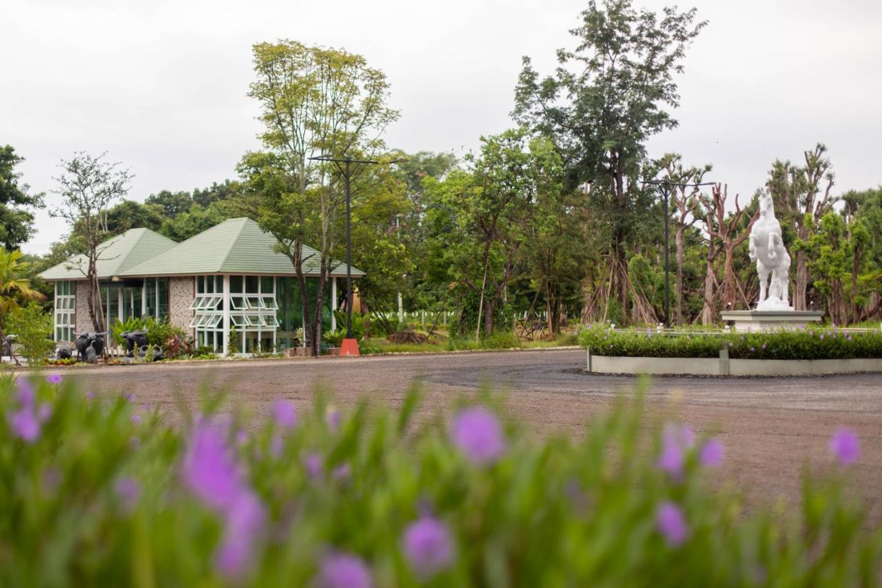The Chamuang Forest Nakhon Nayok Exteriör bild